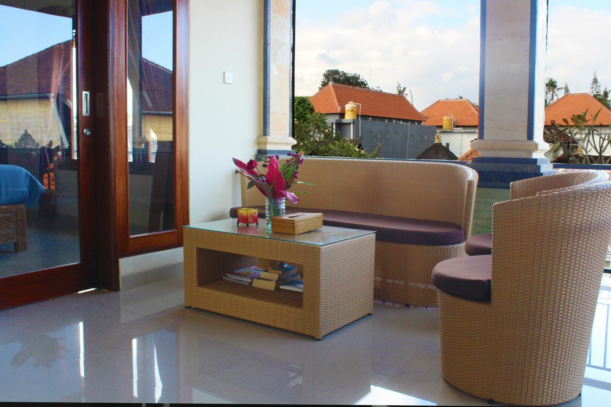Cr Tris Rooms Seminyak Εξωτερικό φωτογραφία