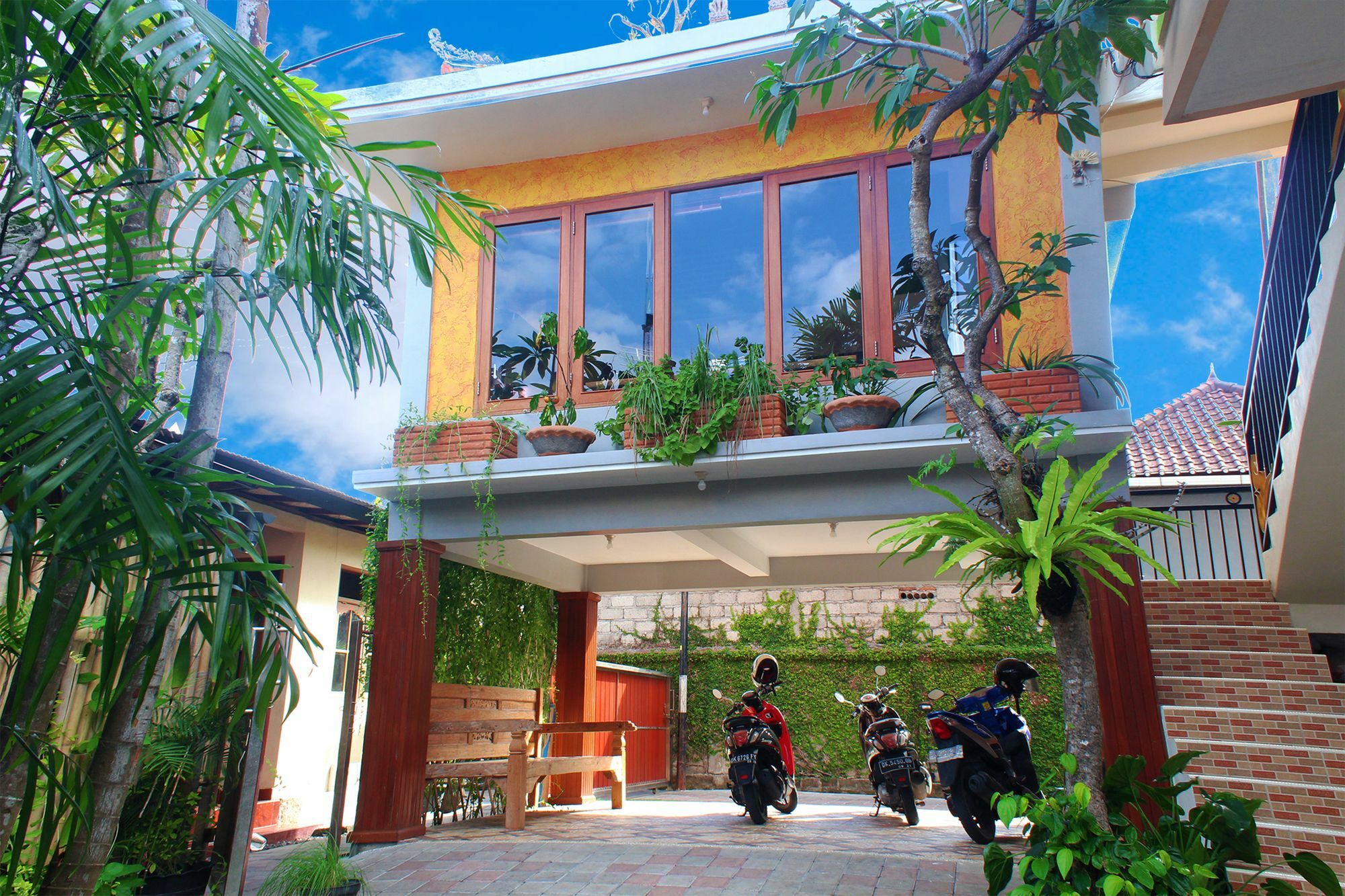 Cr Tris Rooms Seminyak Εξωτερικό φωτογραφία