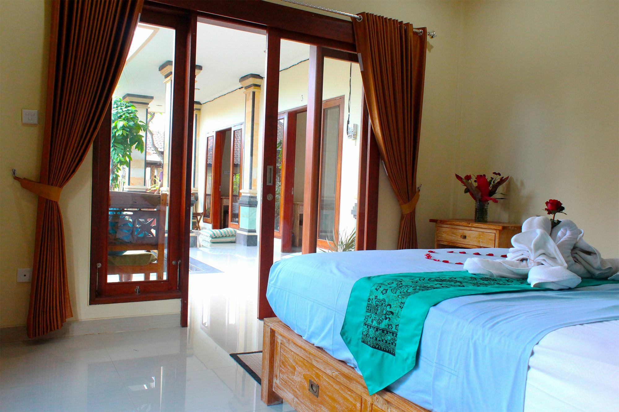Cr Tris Rooms Seminyak Εξωτερικό φωτογραφία