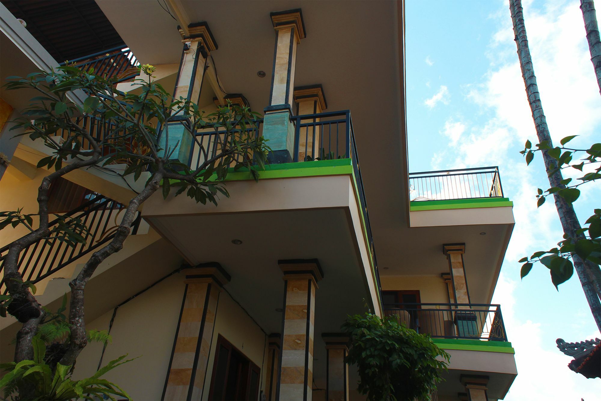 Cr Tris Rooms Seminyak Εξωτερικό φωτογραφία
