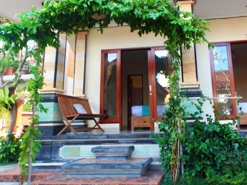 Cr Tris Rooms Seminyak Εξωτερικό φωτογραφία