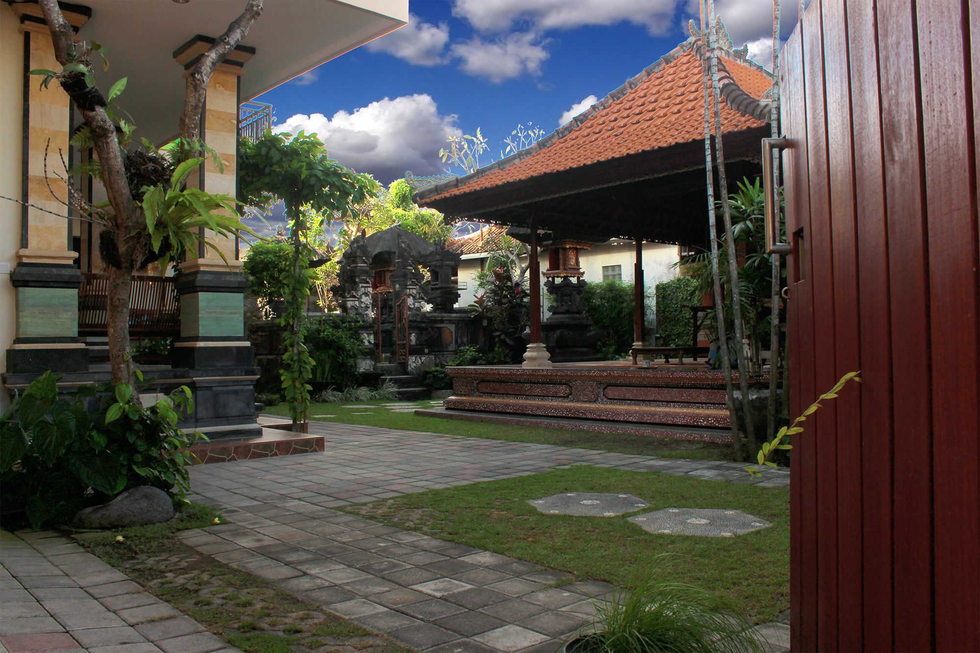 Cr Tris Rooms Seminyak Εξωτερικό φωτογραφία