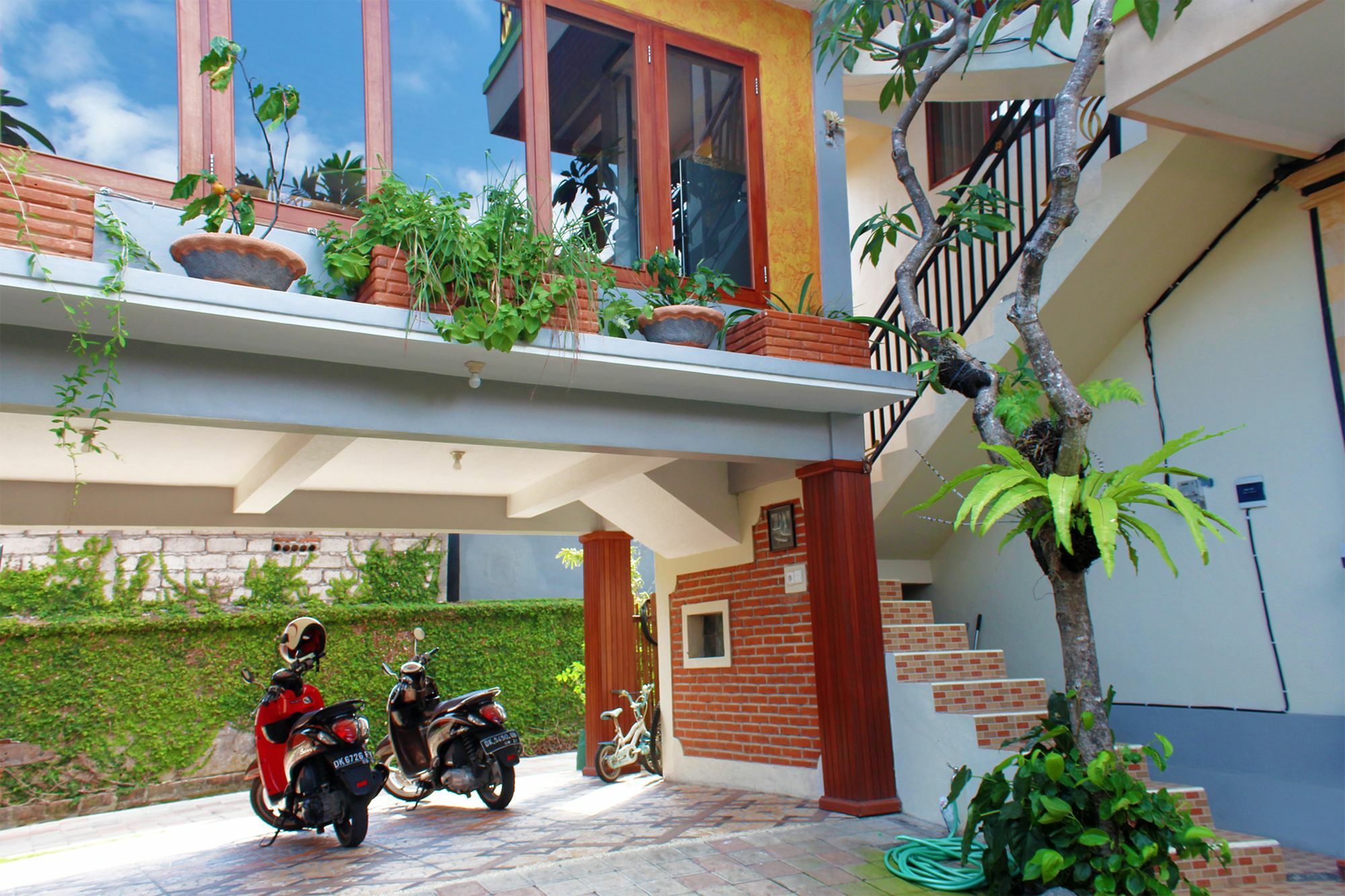 Cr Tris Rooms Seminyak Εξωτερικό φωτογραφία