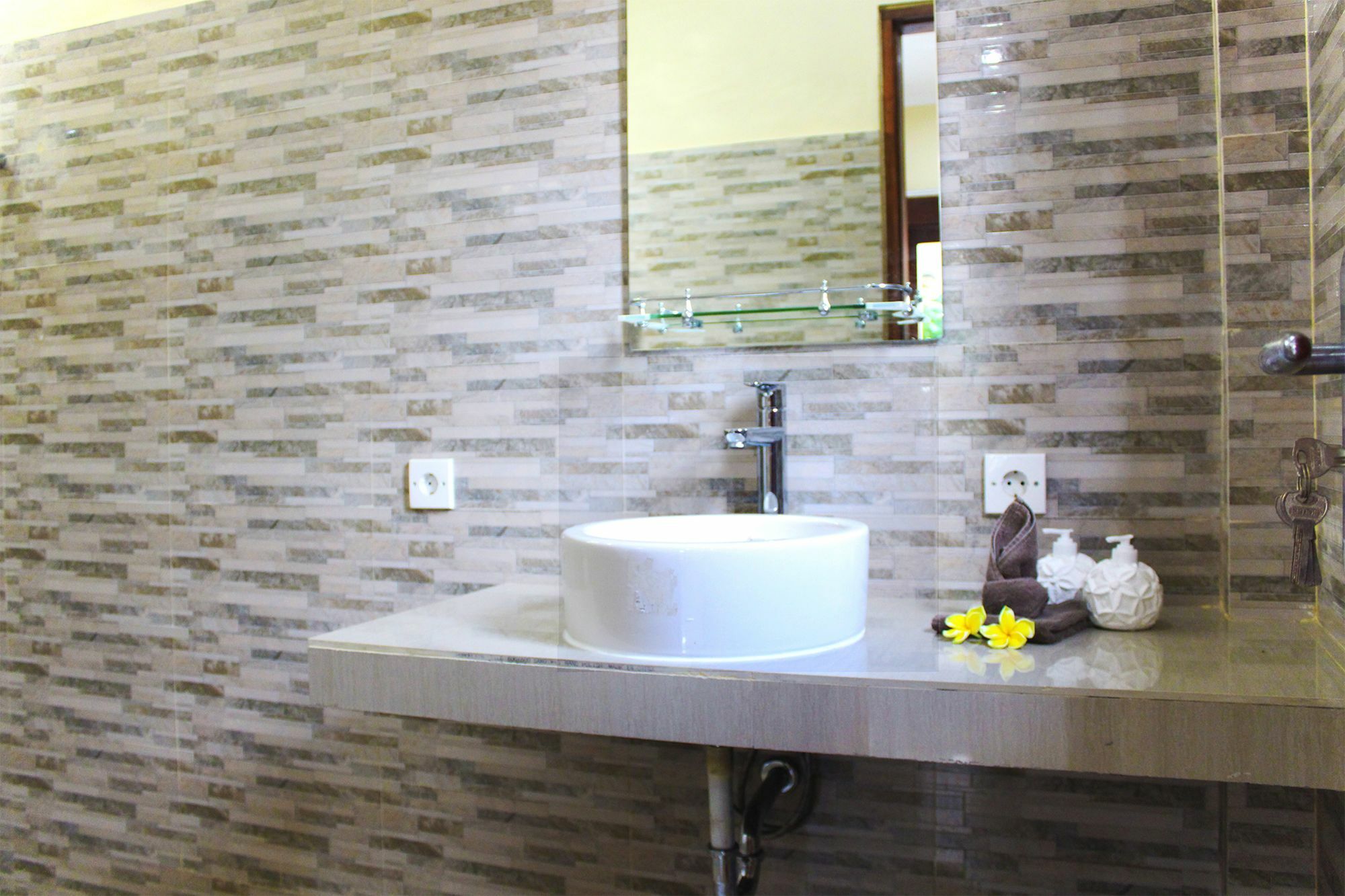 Cr Tris Rooms Seminyak Εξωτερικό φωτογραφία