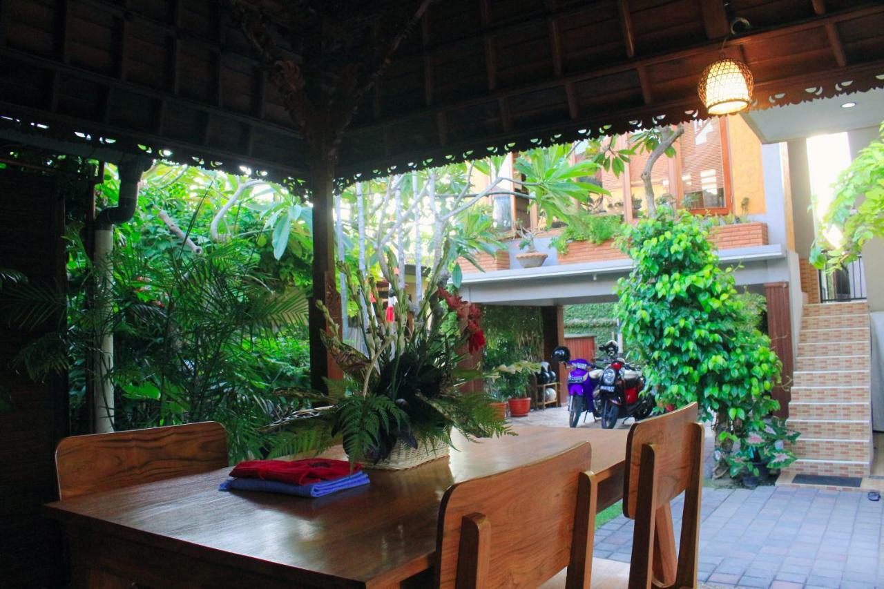 Cr Tris Rooms Seminyak Εξωτερικό φωτογραφία
